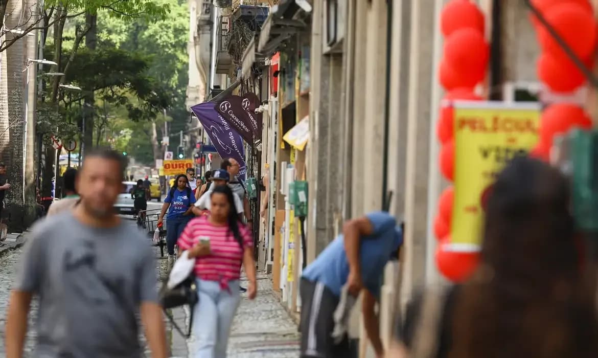 FIM DA ESCALA 6X1 PODE GARANTIR MAIS DESCANSO A TRABALHADORES