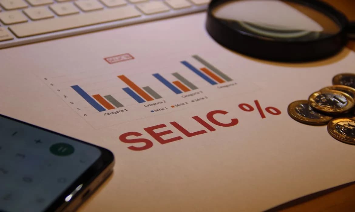 Mercado reduz para 13,50% projeção da Selic ao fim de 2026