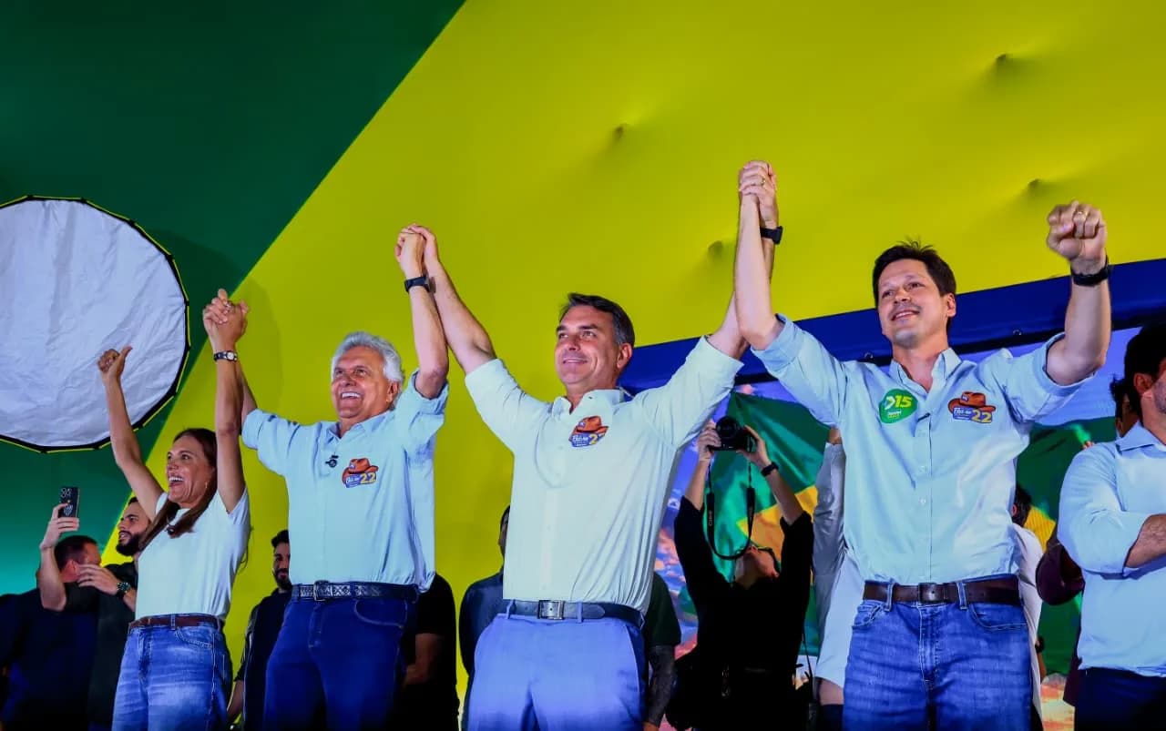 DANIEL VILELA E CAIADO OFICIALIZAM APOIO A FLÁVIO BOLSONARO EM GOIÂNIA