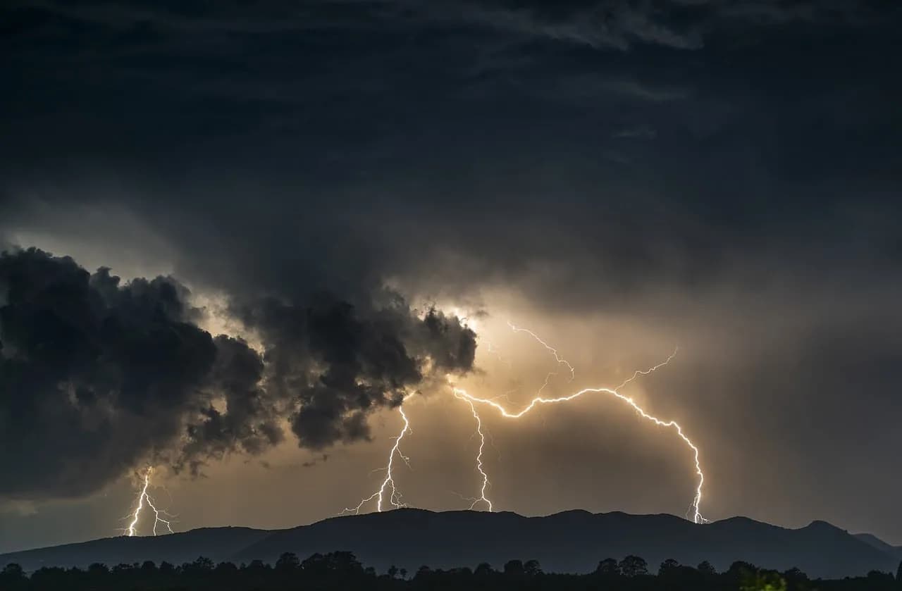 FRENTE FRIA DEVE PROVOCAR TEMPESTADES EM GOIÁS A PARTIR DE QUINTA-FEIRA
